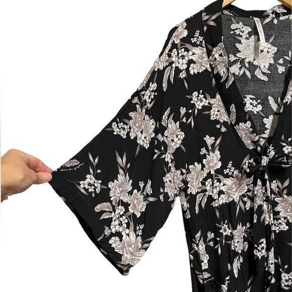 Spiritual Gangster Maya Kaftan Wrap Floral Black with Tie - Picture 5 of 8
